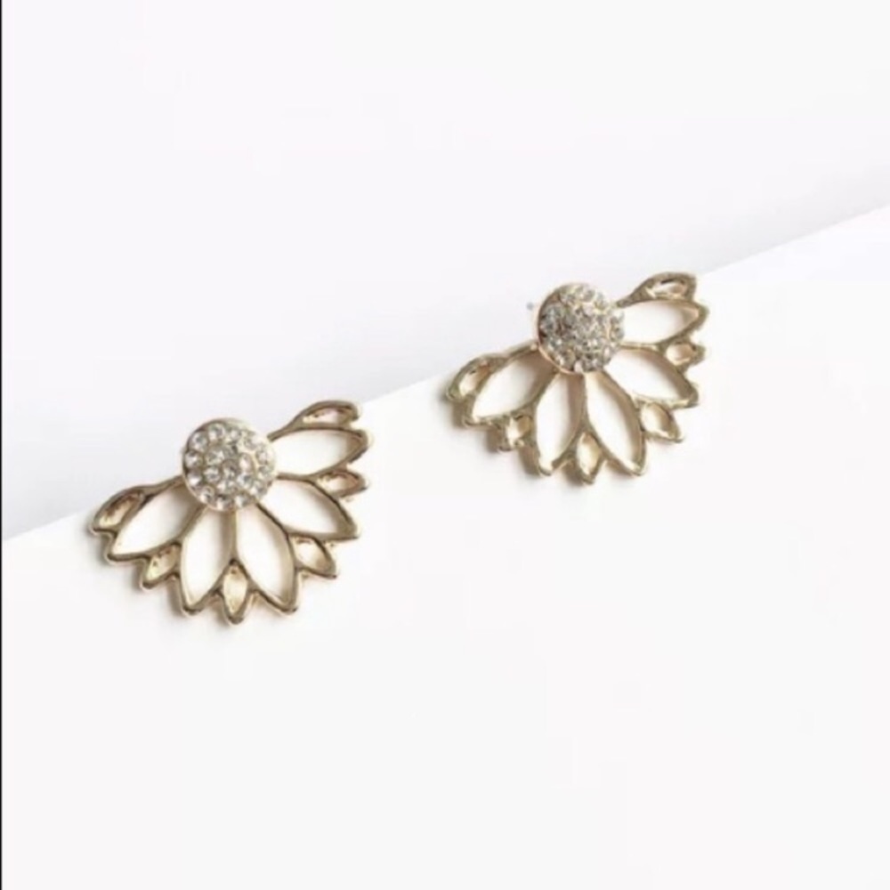 New Gold Tone Flower Earrings - Picture 4 of 6